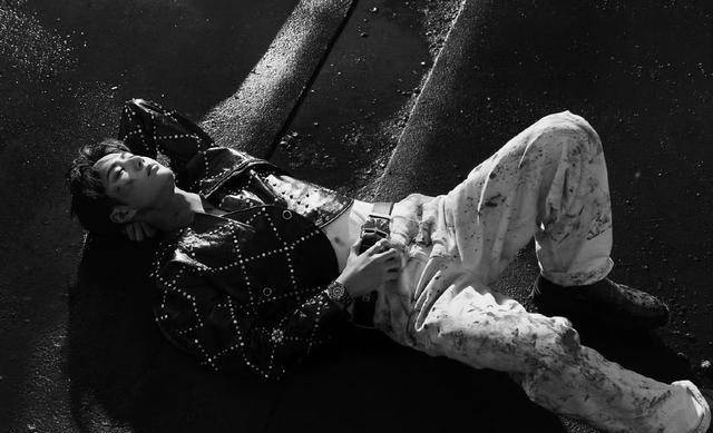 王一博首张个人ep《旁观者》,双视角海报,黑白系拉满质感_时尚_新歌