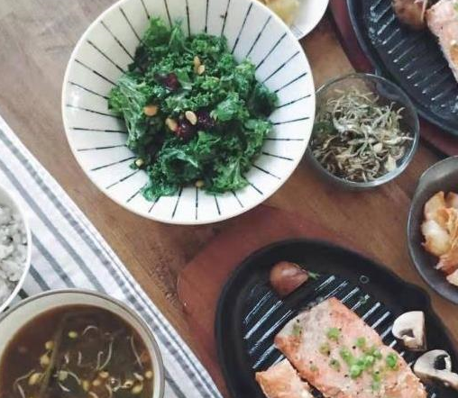 男子为老婆做1日3餐，简单的柴米油盐过成了诗和远方，网友：羡慕(图6)