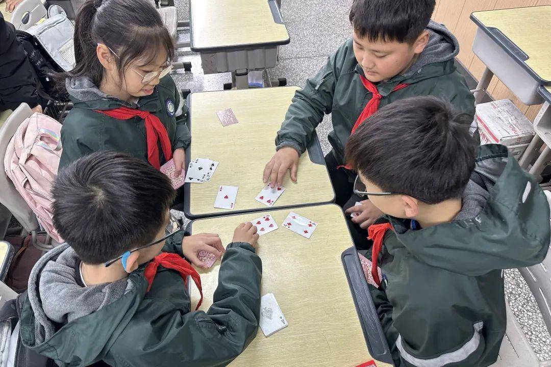 我们的课间十分钟——重庆市江北区培新小学_游戏_校园_萝卜