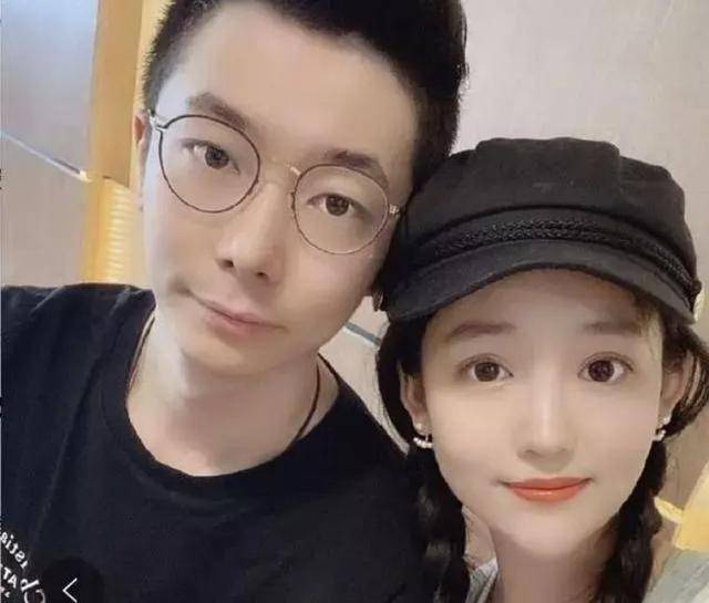 张雨婷真正从陈军手中得到的,只是男方送了她2个包,这还是报销的,一个