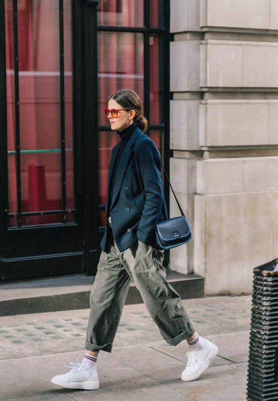 阔腿裤 老爹鞋,阔腿裤 瘦瘦靴,这么穿冬季巨飒_鞋子_细节_款式