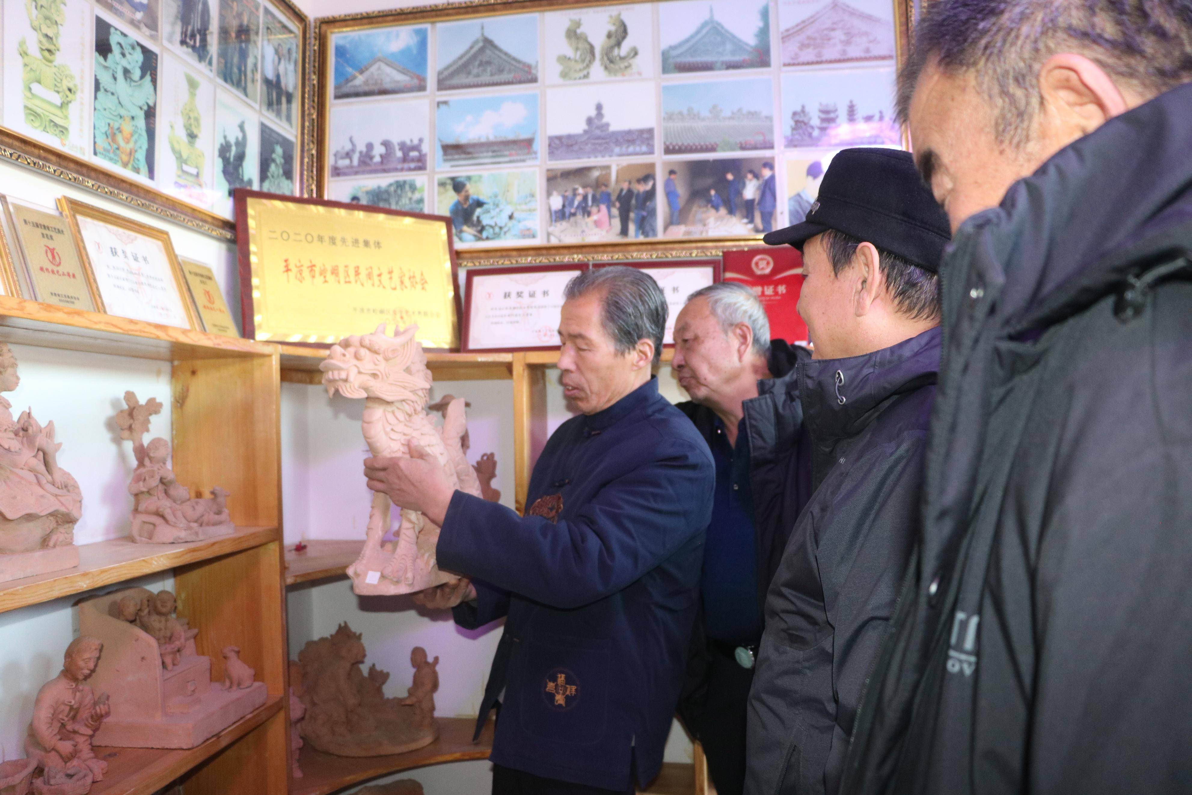 龍年將至劉泉泥塑園迎來畫龍寫龍塑龍講龍賞龍活動_龍的_象徵_中國