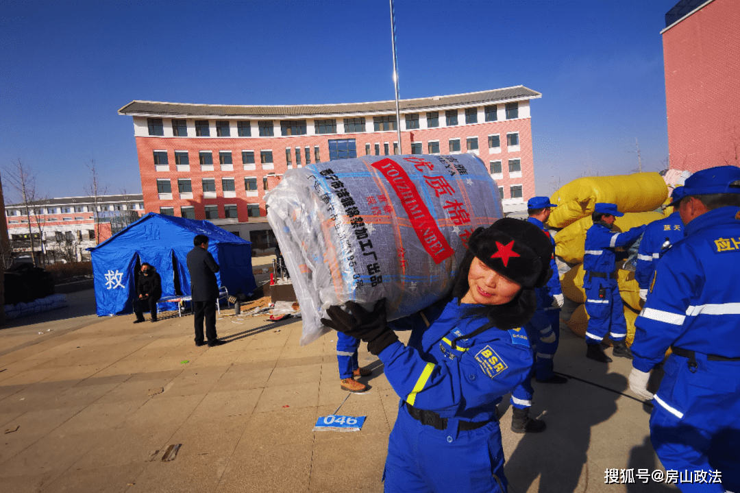 北京藍天隊員深入砂湧地帶,當地亟需兩種物資——_救援_帳篷_村民