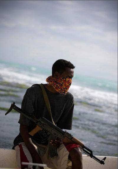 2010年俄国一油轮遭海盗打劫,俄军30分钟完成营救,处置手段狠辣