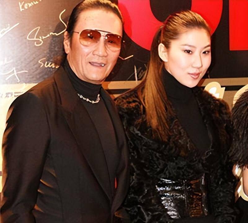 谢贤:两婚两离,曾给小女友2000万分手费,87岁还为儿女操心_甄珍_嘉玲