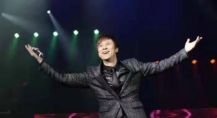 红遍大江南北的歌星,爆红时却转型幕后,为啥_谢晓东_生活_音乐