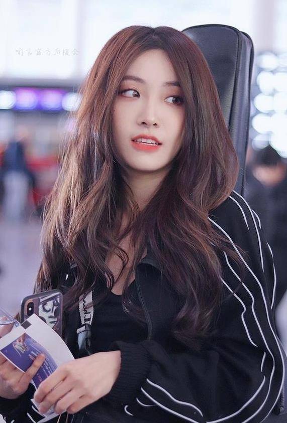 《青春有你2 》喻言镜头被一剪梅,性格很呆萌,却被黑成社会姐_网友