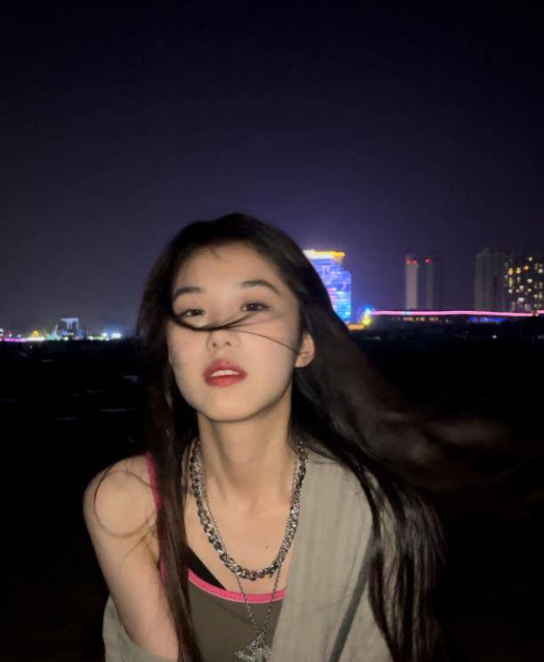 辽宁富二代刘思琦,吃饭靠人喂一天消费过10万,如今蜕变让人惊讶_女儿