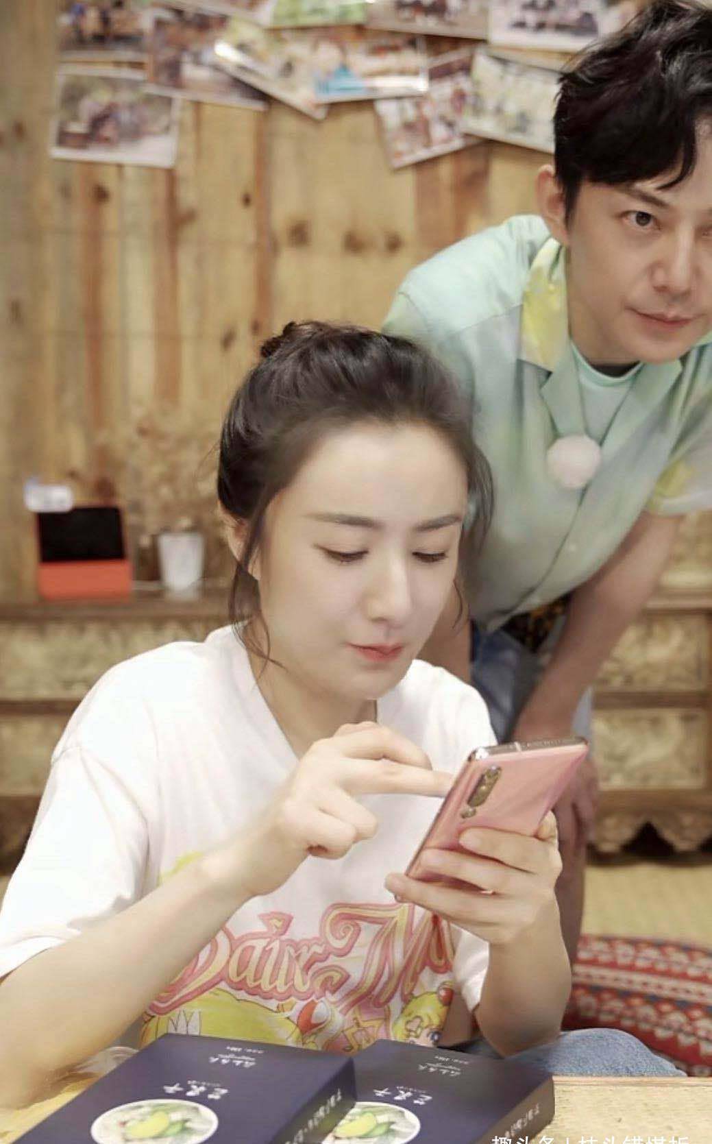 《向往4》第一期嘉宾透露,宋威龙颜值超高,众人帮姐姐出镜卖货_薇娅