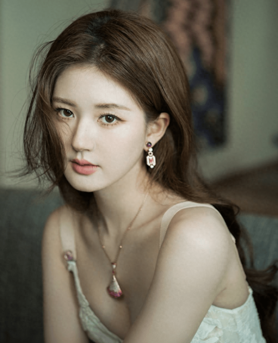 赵露思清丽脱俗写真!