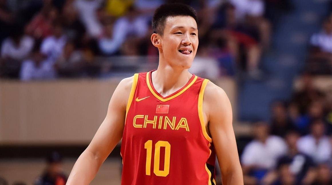 无论周鹏的年龄略显偏大,状态稍显下滑,但他在球场上攻防两端的表现