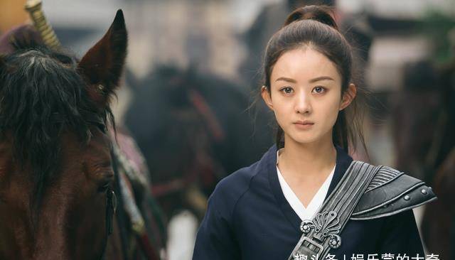 《有翡》片场花絮照流出,赵丽颖一脸认真,王一博眼神"开车"_剧照_原著