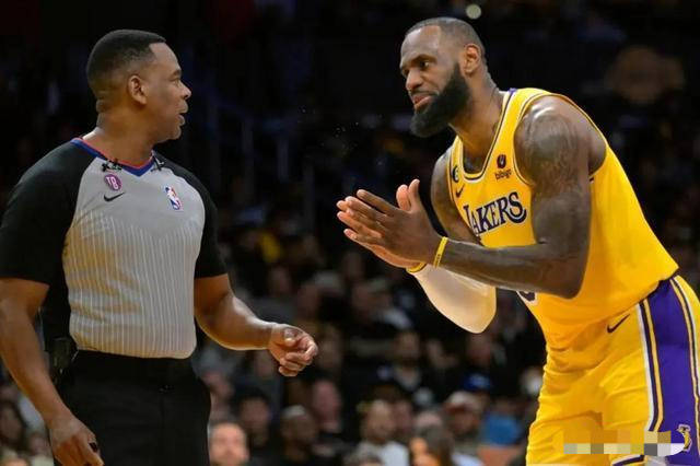 同样是詹姆斯和塔图姆,裁判的吹罚,让詹姆斯不太理解_比赛_打手犯规
