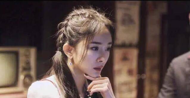 首当其冲的就是杨幂,倒不是因为分数或者学历是最高的,而是她热度太高