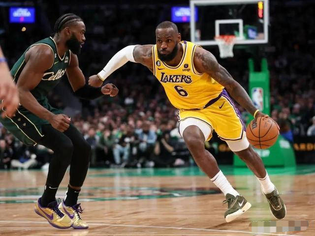 同样是詹姆斯和塔图姆,裁判的吹罚,让詹姆斯不太理解_比赛_打手犯规