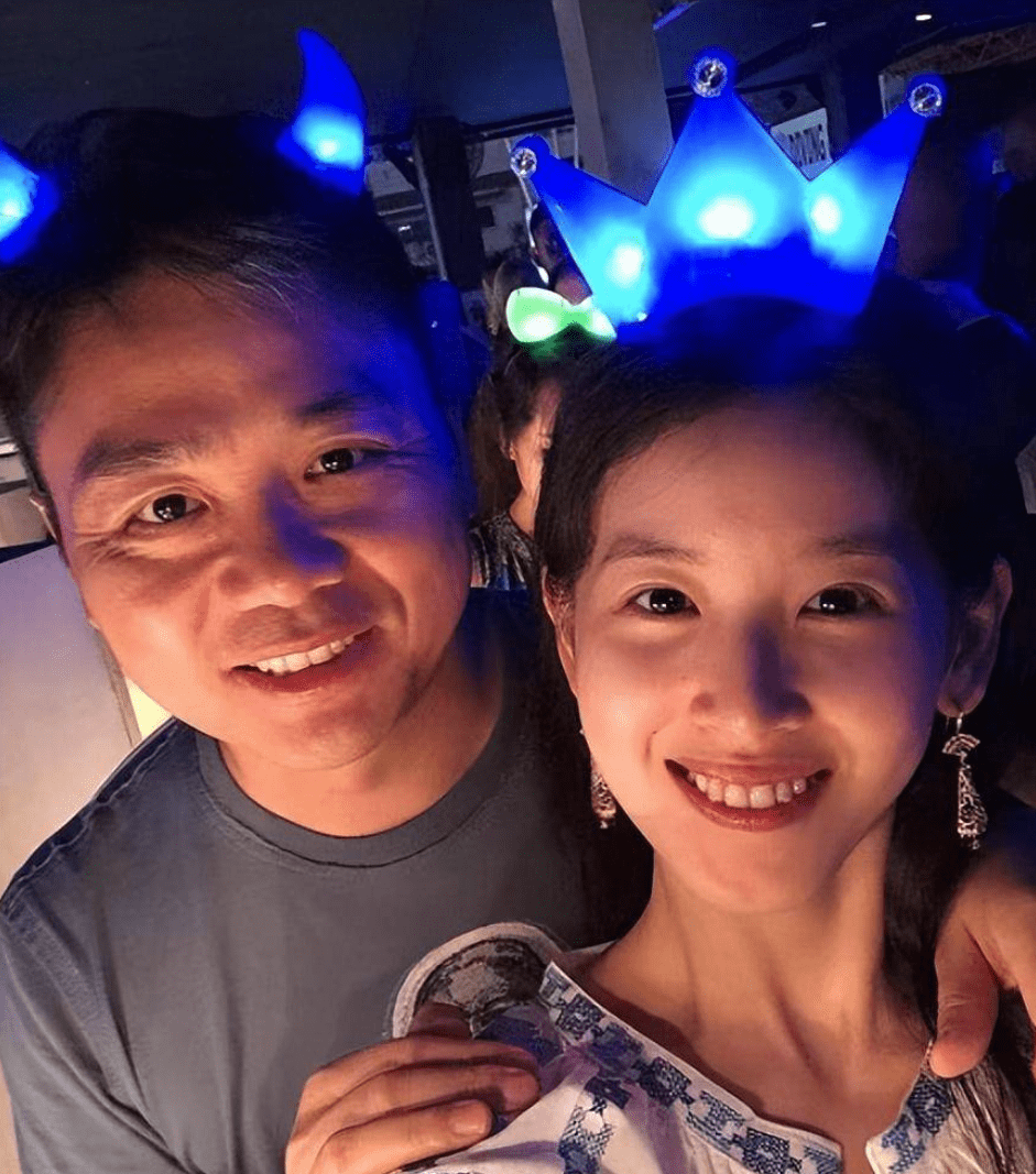 章泽天二胎被拍是双生子?网友们的猜想又中了吗?_刘强东_风波_人生