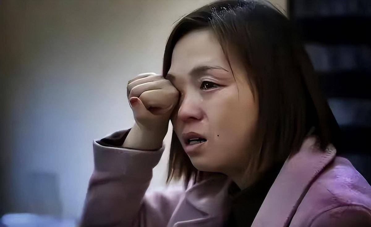 看着弟弟妹妹过早被生活的重担压弯的肩膀,还有父母悲哀失望的表情.