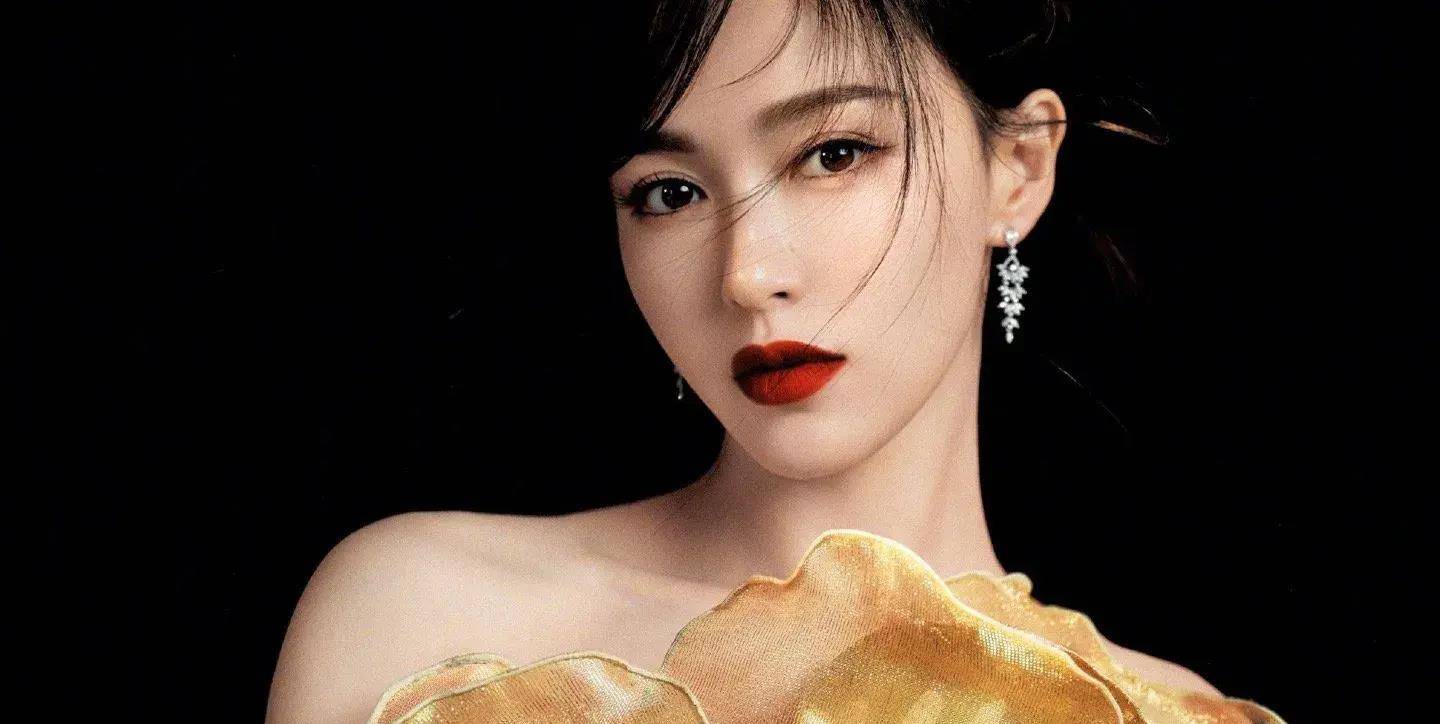 唐嫣新造型:波浪发打造不一样的风格_卷发_时尚_魅力