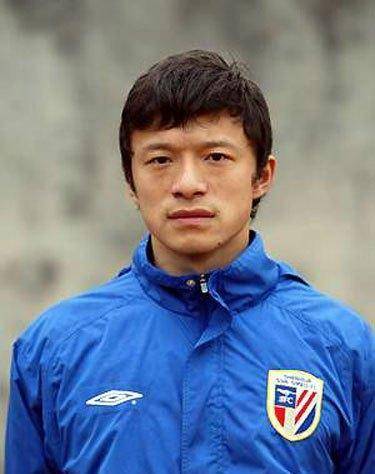 申花换帅无需四处寻找,谢晖是最合适的人选,功勋前队员能带来优雅足球