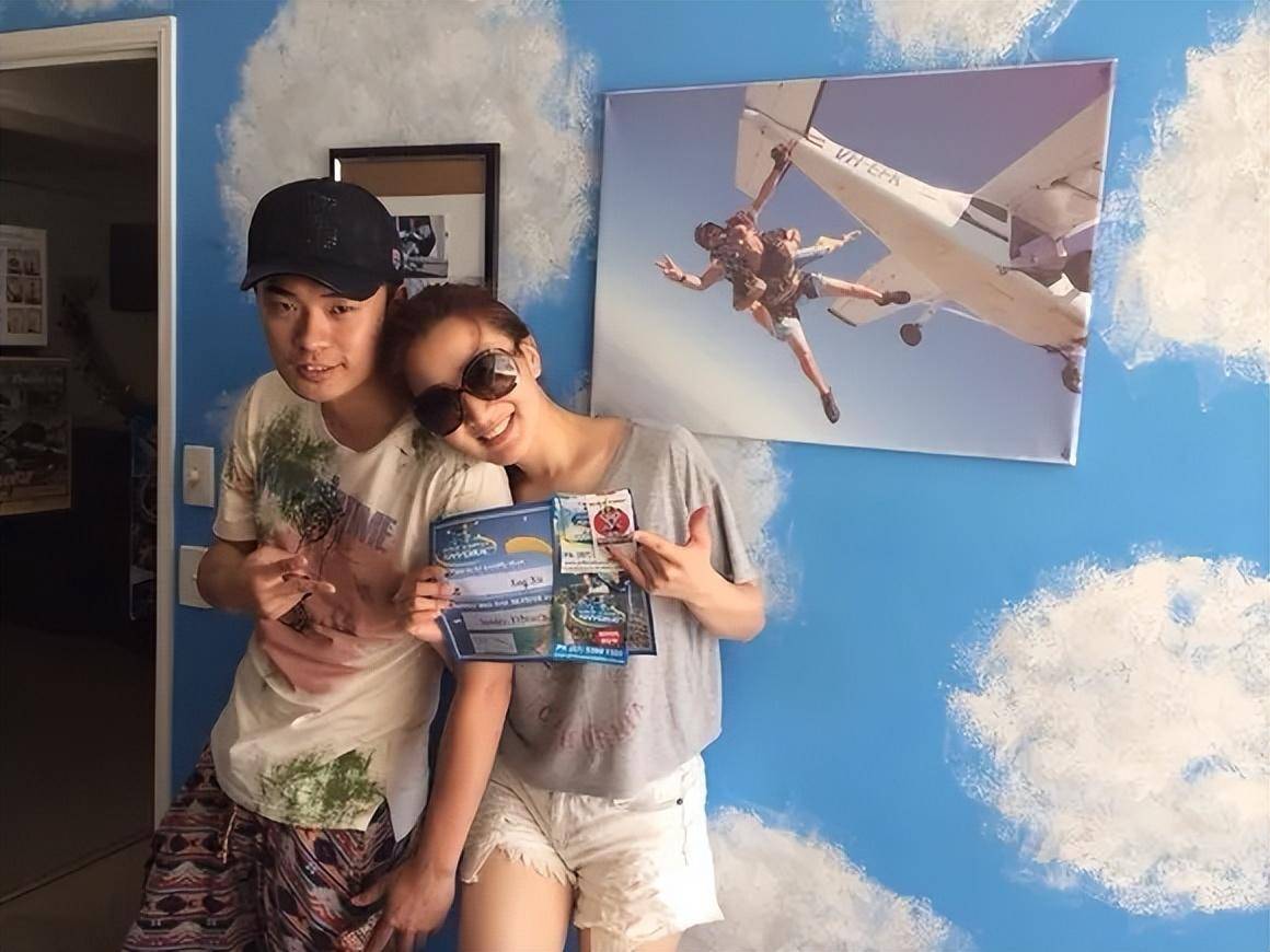 陈赫:二婚娶大1岁张子萱,婚后连生二胎,如今一家四口其乐融融_许婧