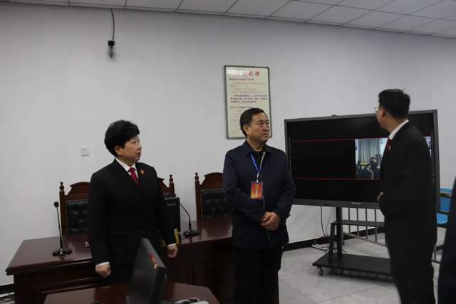 12月26日,河北省元氏县人大常委会主任常振峰,副主任黄新元,张丽虹,魏