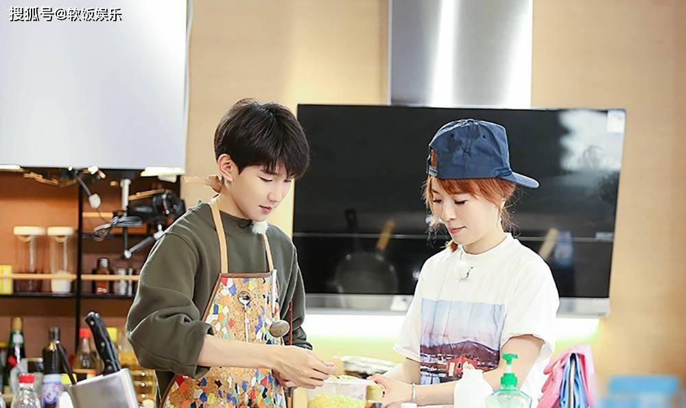 34岁黄雅莉与王源合影!