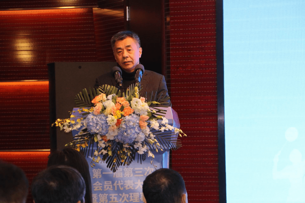 刘昊,杨波颁发了证书;向单位会员,健康文化活动基地授牌;促进会与北京