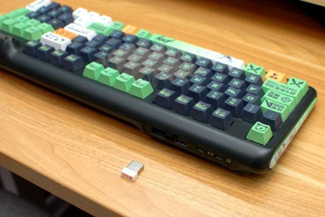 潮物分享:珂芝上新Z98 IP定制款机械键盘,二次元爱好者必入