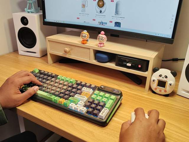 潮物分享:珂芝上新Z98 IP定制款机械键盘,二次元爱好者必入