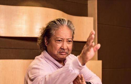 谭咏麟在社交媒体上表示,洪金宝当天心情非常好,还为大家做饭.