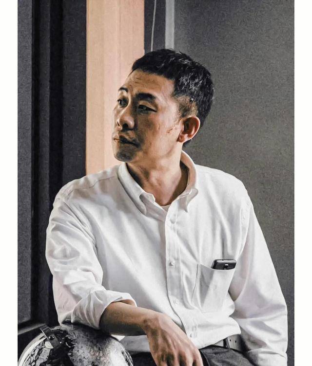 45岁张译回黑龙江老家探亲!