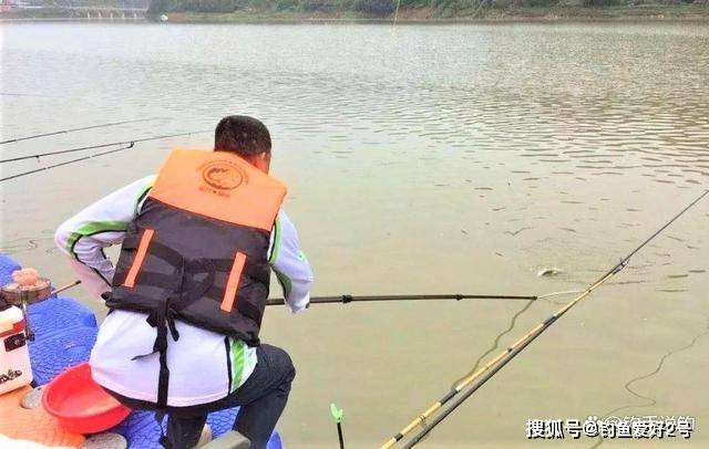 冬季野釣鯽魚,記住這5小,在這4處下竿,天再冷也有