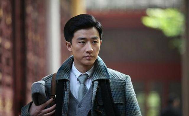 《黎明前的暗战》和《猎人》,黄轩主演的谍战剧,值得推荐吗?