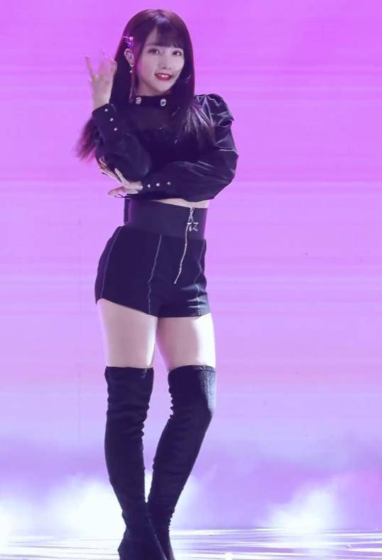 青你2宋昕冉舞台表演出"意外",镜头发现时,导演来不及救场_时候_鞋跟