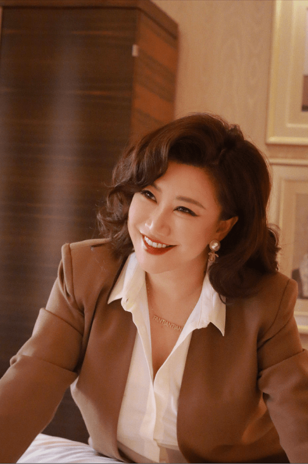 明明一个人,演完《功夫》19年后,又演《繁花》,竟然没有认出她