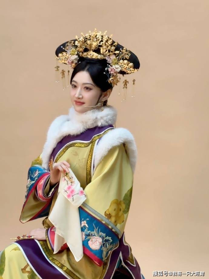 那可太精彩了,因为穿衣服被嘲笑最多的女明星,景甜,斓曦都在这里