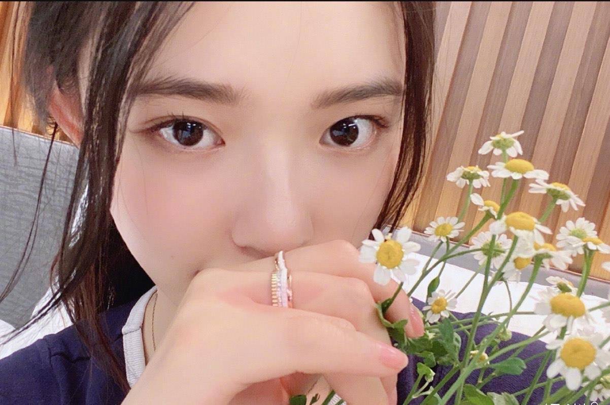 林允意外撞脸周洁琼?