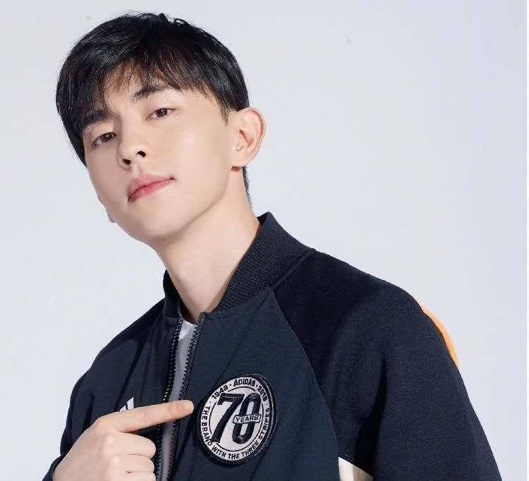 得知同车的人是援鄂医护者,邓伦反应太真实,一眼看出素质_女士_心愿