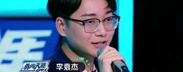 面对这一场面,华晨宇只能提议让他回去好好学习音乐理论知识,否则就