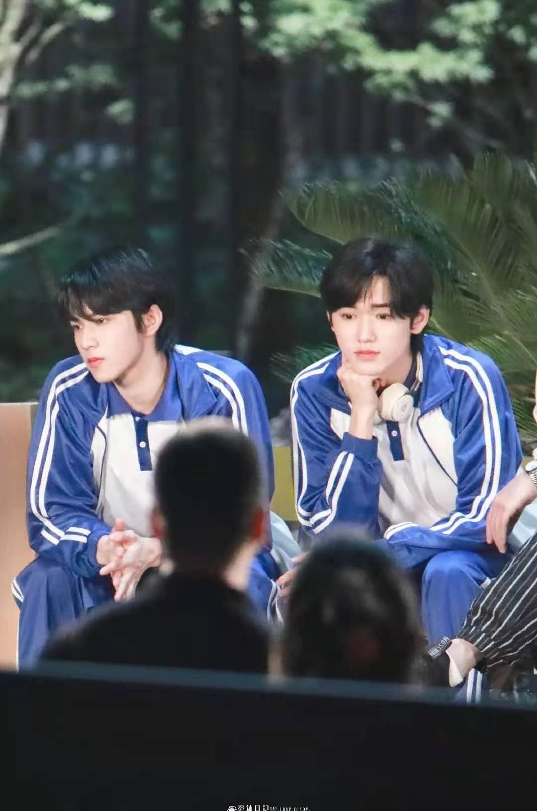 宋亚轩刘耀文重回校园,录制节目全程高甜,这就是"竹马"情吧_关系_气氛