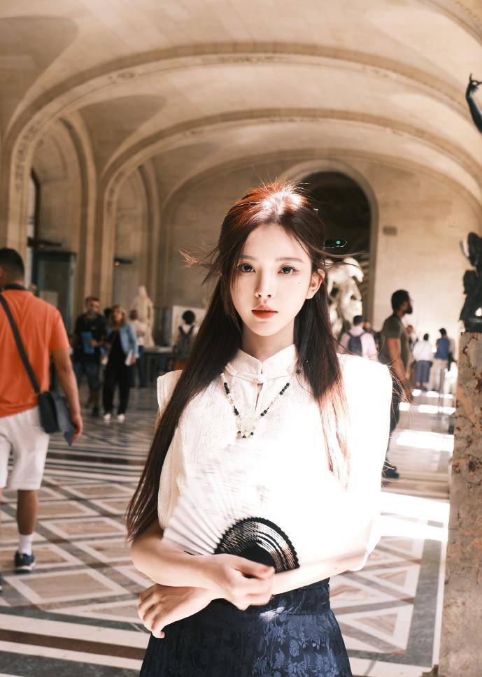 "下半身汉服"在时尚界流行起来,彭十六太精彩了,中国风穿搭让外国人