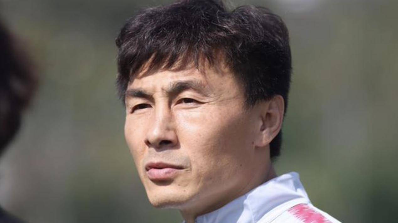 李玮峰在争议中带领新河南队启航,是互相成就还是瞎折腾_球迷_主教练