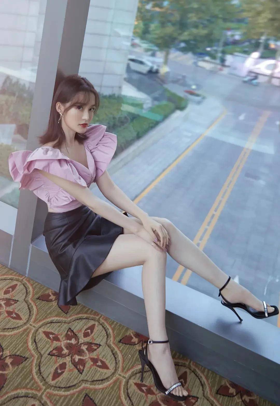 李沁,1990年出生江苏苏州昆山巴城镇,她令我觉得方脸也可以很美_李勤