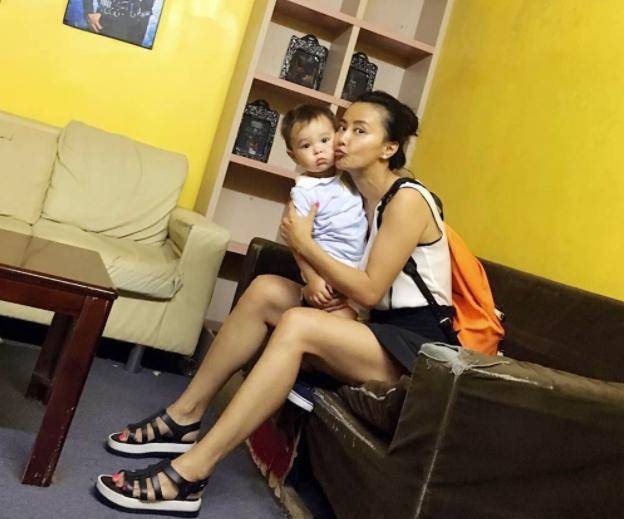 都说马雅舒一双儿女太幸福,罗伯特镜头下俩娃,才是人间真实_孩子_俩人