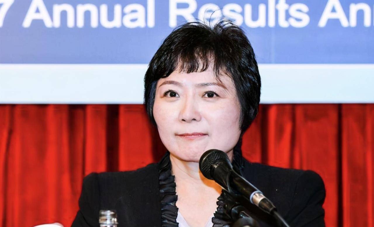 前夫分她200亿,刚离婚就花她的钱娶空姐,还买香港13亿豪宅_蔡奎_生活