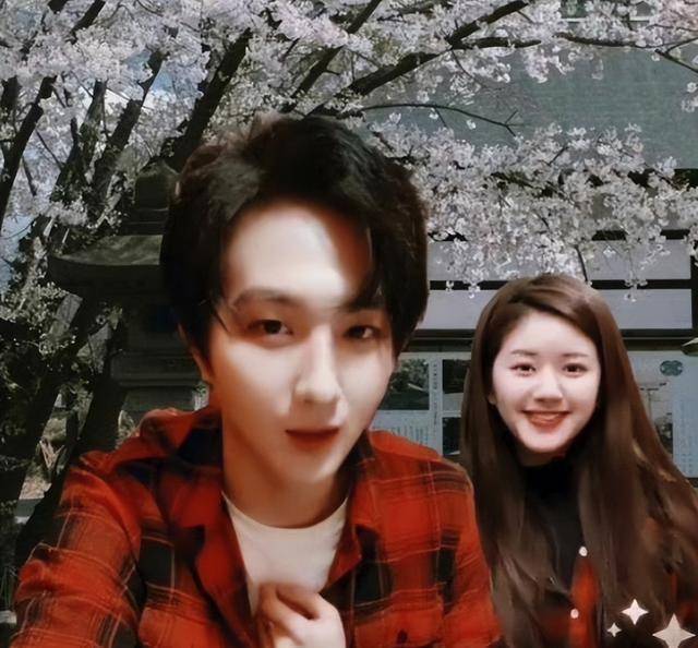 李宏毅疑与女友同居数月,女方清纯身材好,男方曾和赵露思传绯闻_别墅