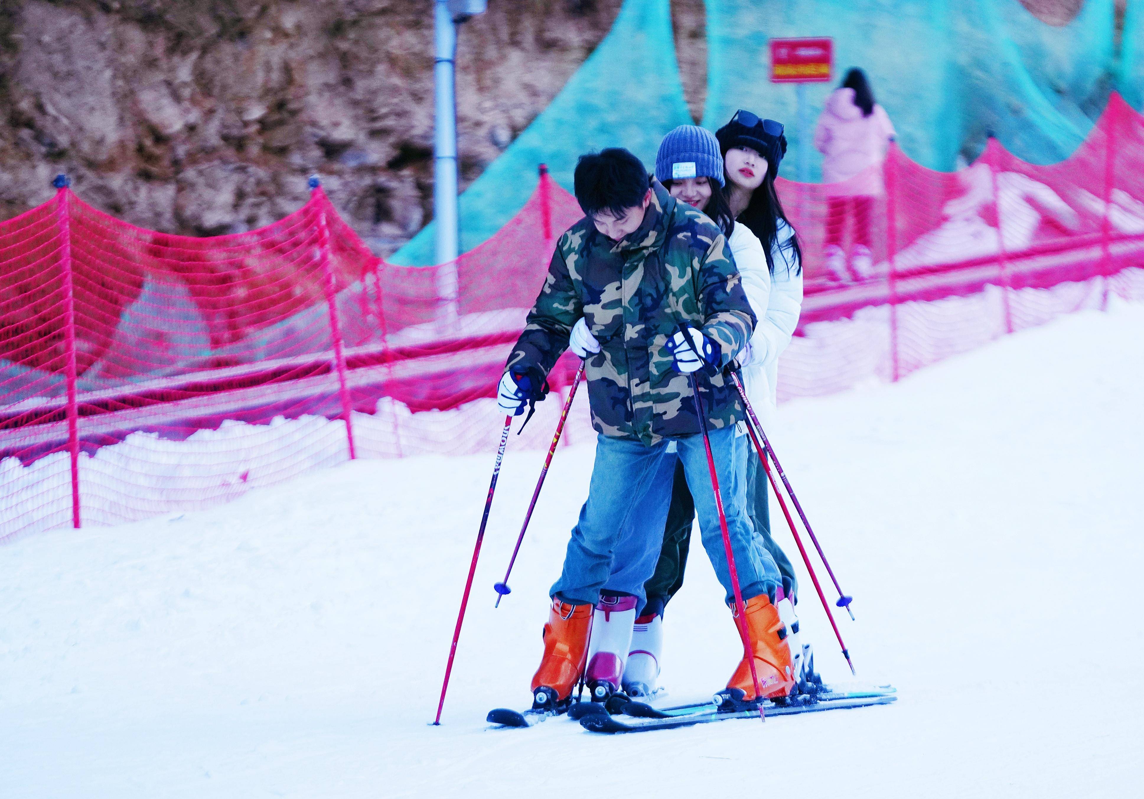 畅游冰雪世界 尽享冬日激情 2023 陕西大学生冰雪狂欢节启幕