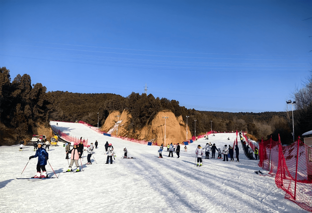 高平卧龙湾滑雪场图片