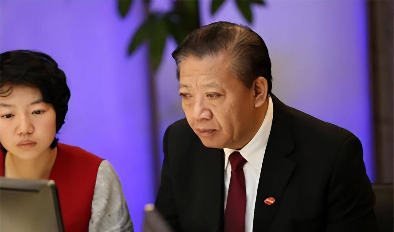 葵花药业创始人风流史,3个女人5个孩子,砍伤前妻后:我有精神病_关彦斌