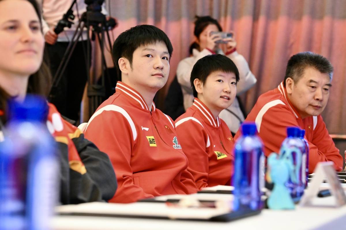 孙颖莎和樊振东上榜,成为年度最佳运动员,开启球星之路_选手_比赛